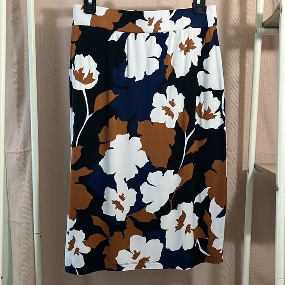 Liz Claiborne Floral Print Pencil Skirt - Picture 2 of 5